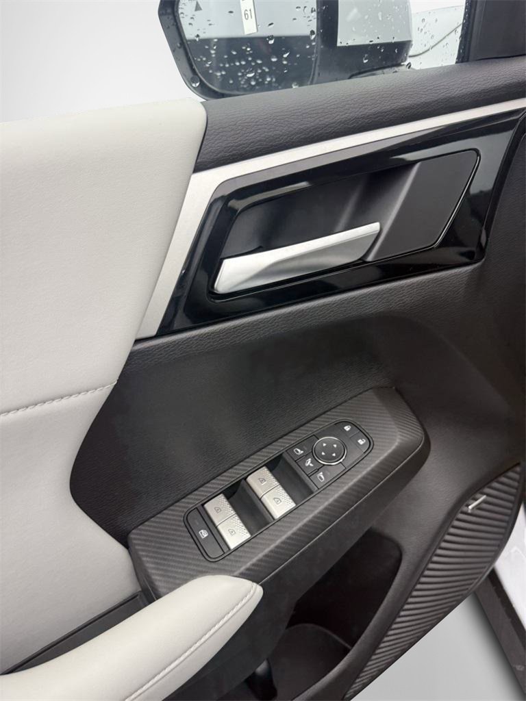 New 2025 Mitsubishi Outlander SE image 18