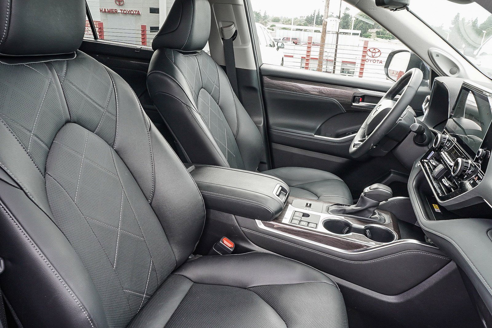 New 2025 Toyota Highlander Platinum image 29