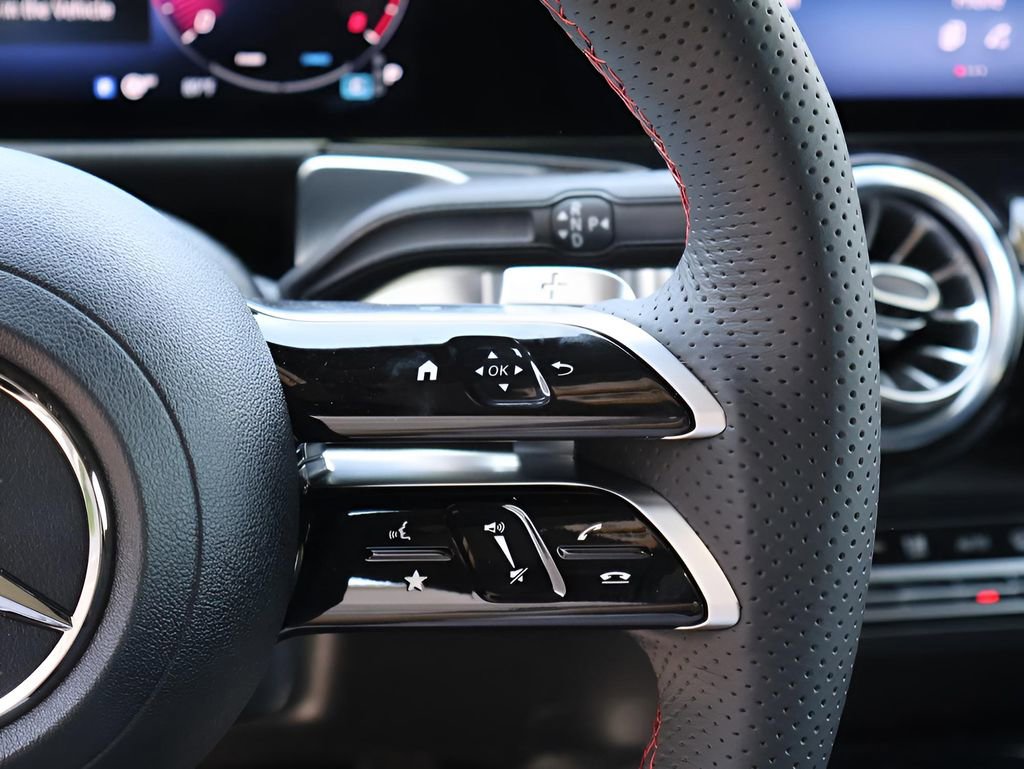 Certified 2025 Mercedes-Benz GLB 250 4MATIC image 34