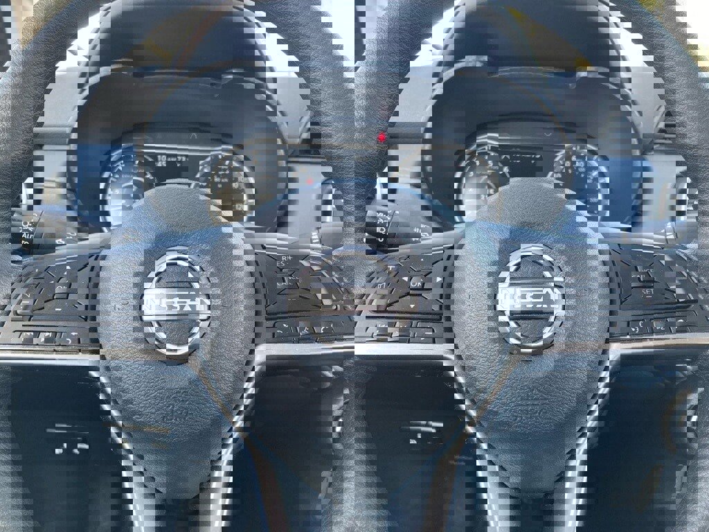 Used 2025 Nissan Versa SV image 15