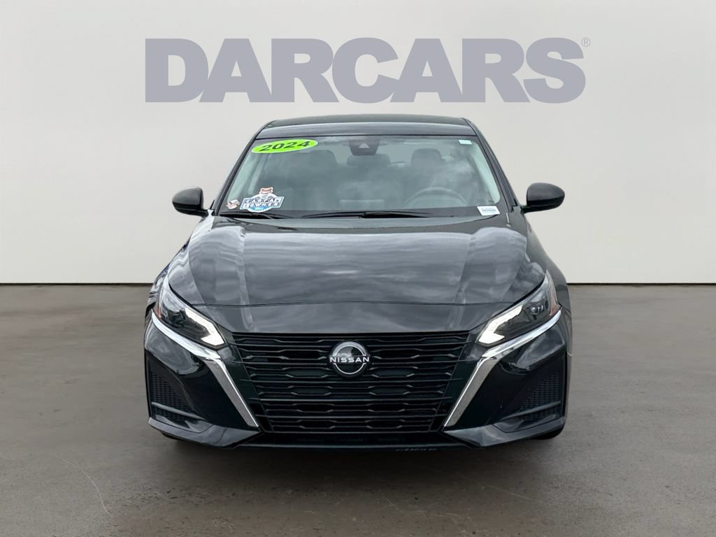 Used 2024 Nissan Altima 2.5 SV FWD image 2