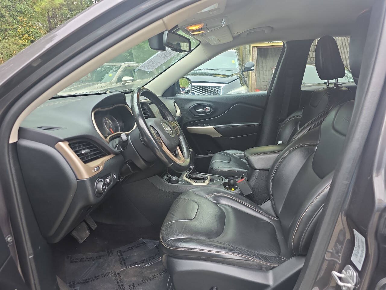 Used 2018 Jeep Cherokee Limited AWD/4WD image 6