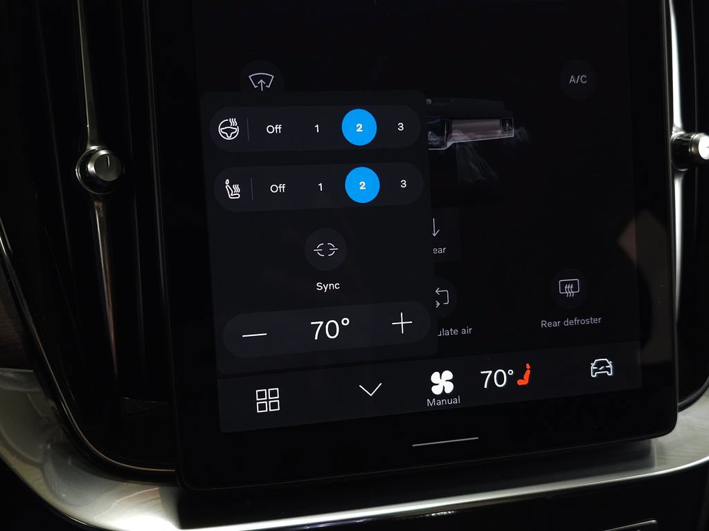 Certified 2025 Volvo XC90 B5 Plus AWD/4WD image 31