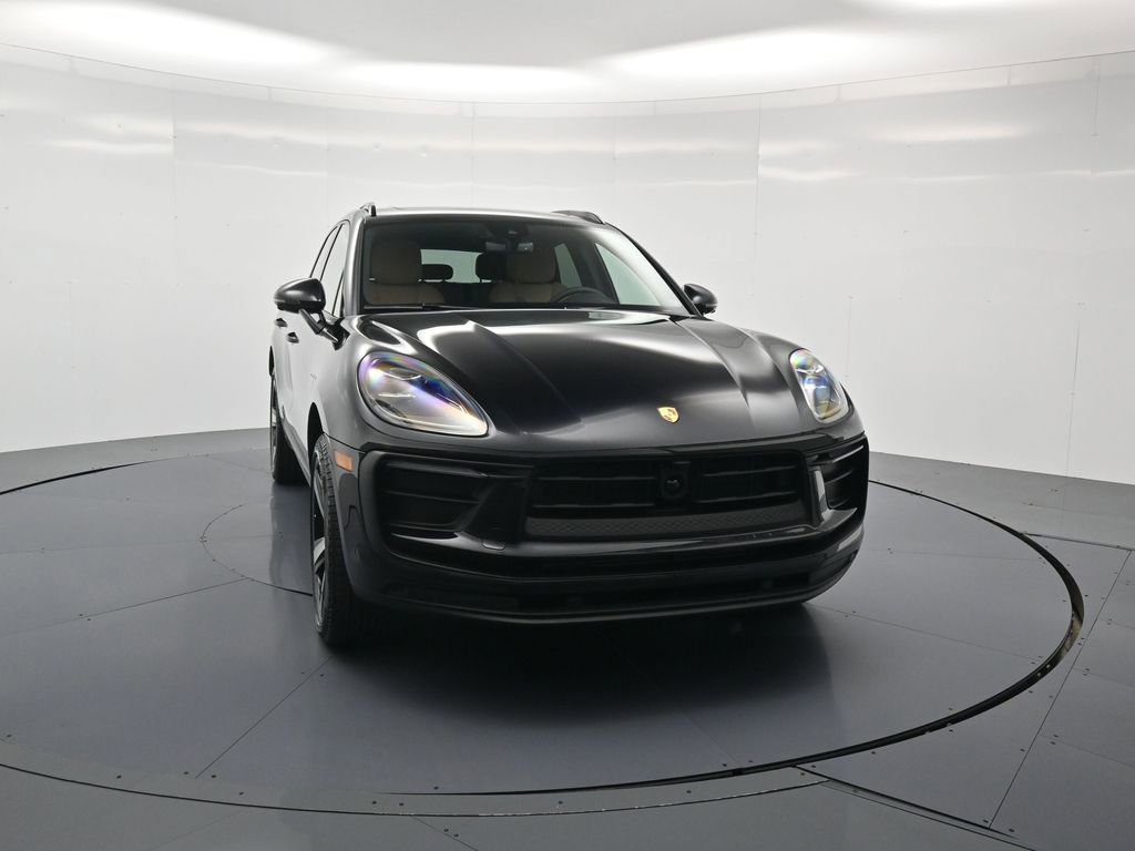 Certified 2026 Porsche Macan AWD/4WD image 30