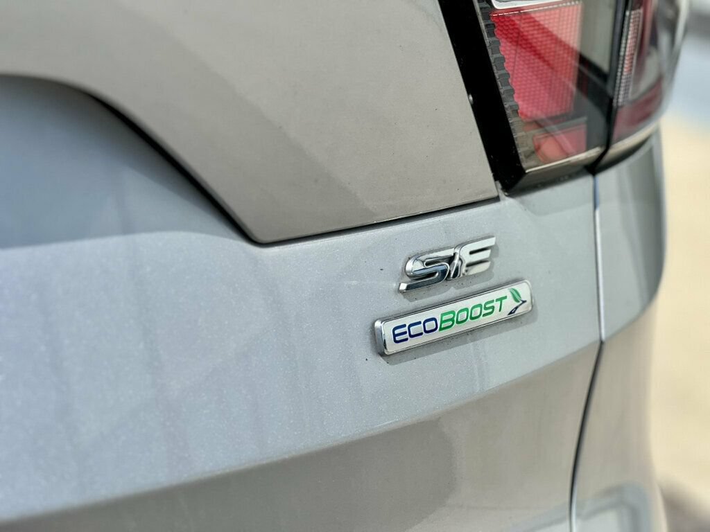 Used 2017 Ford Escape SE w/ Equipment Group 201A FWD image 10