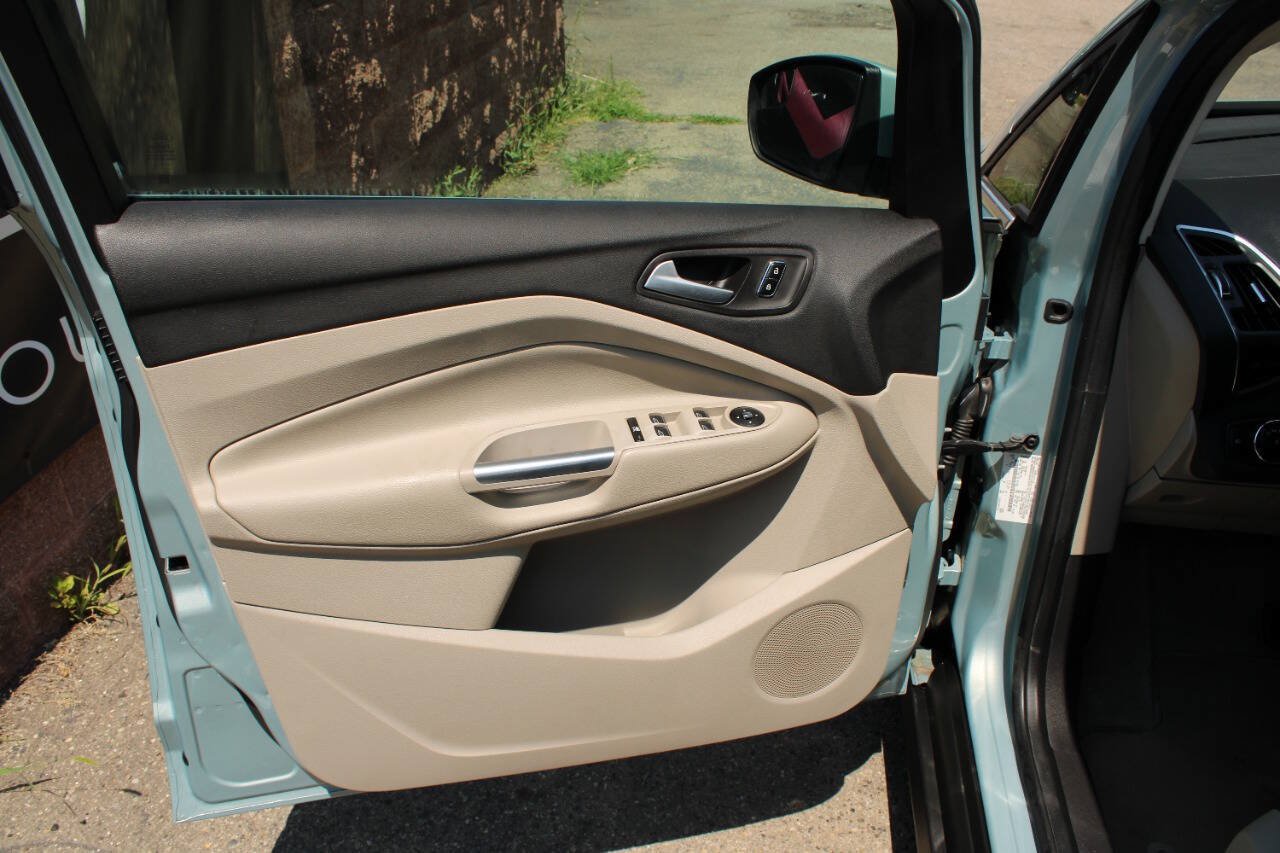 Used 2013 Ford C-MAX SEL FWD image 28