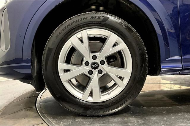 Used 2025 Audi Q5 Premium w/ Convenience Package image 8