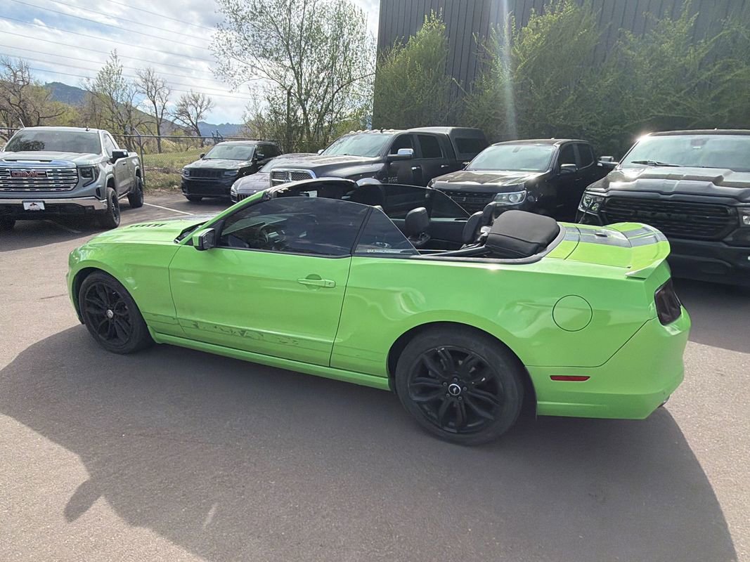Used 2013 Ford Mustang GT Premium w/ Electronics Pkg RWD image 13