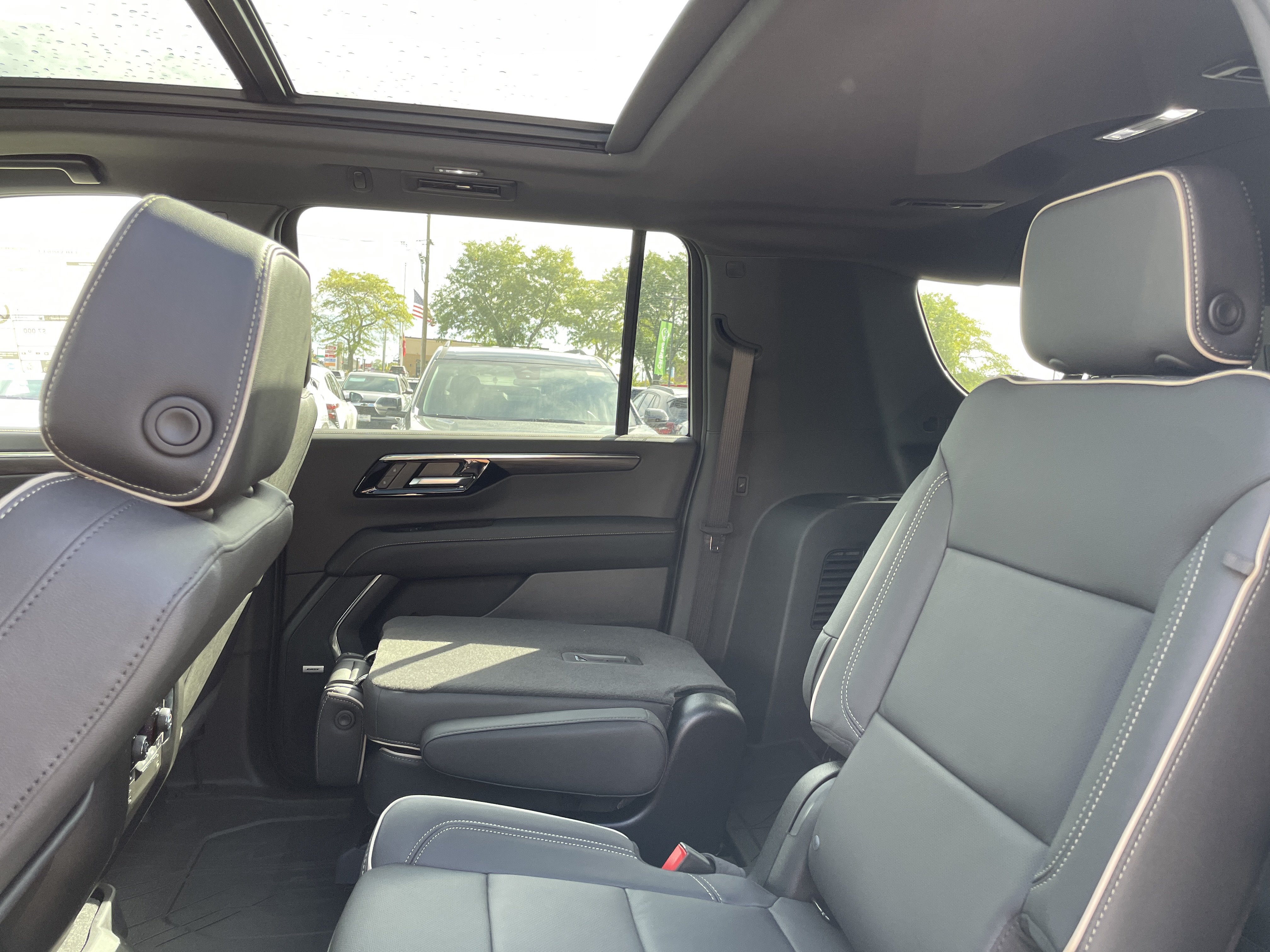 New 2026 Chevrolet Suburban Premier w/ Sun And Tow Package AWD/4WD image 28