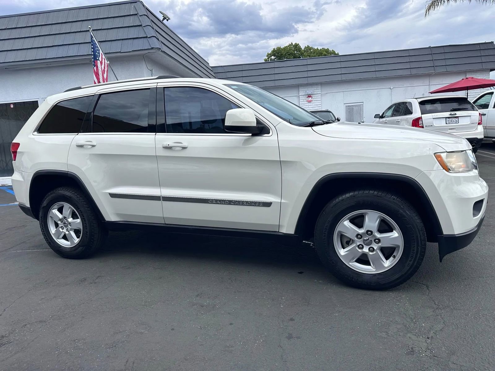 Used 2012 Jeep Grand Cherokee Laredo w/ Laredo E Group image 23