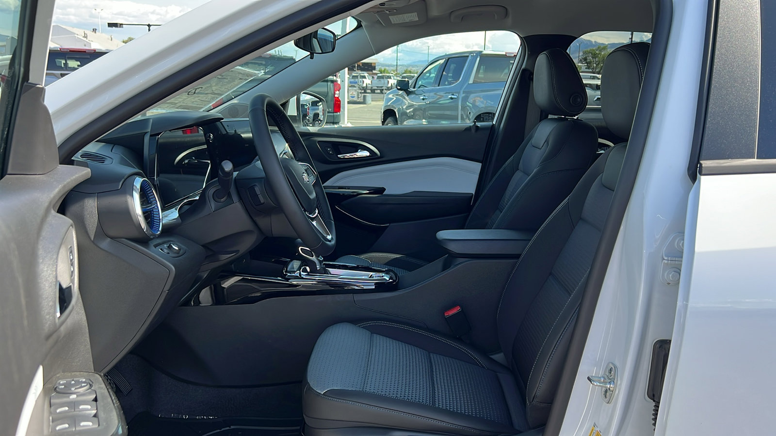 New 2025 Chevrolet Trax LT w/ Driver Confidence Package image 29