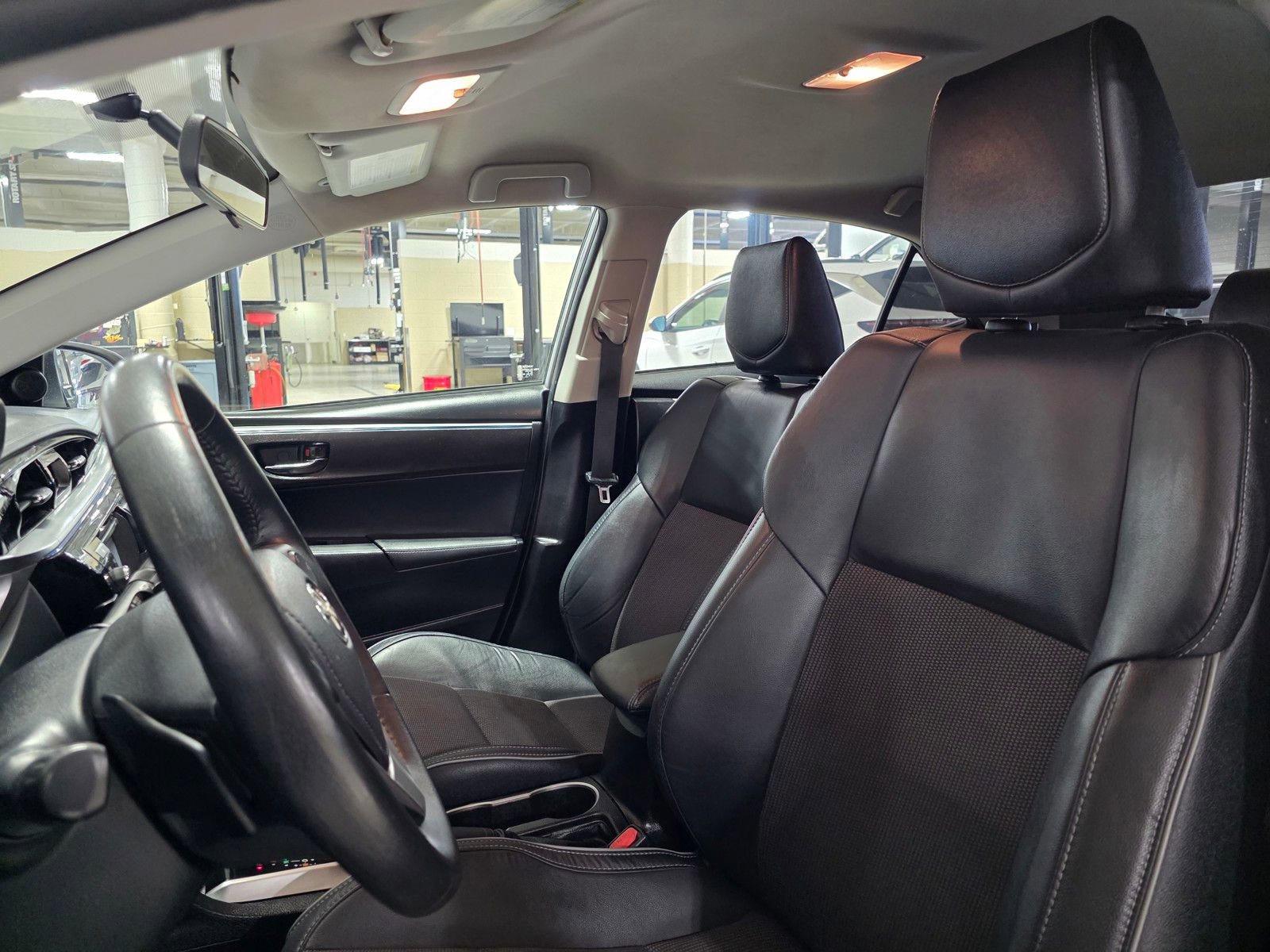 Used 2015 Toyota Corolla S image 22