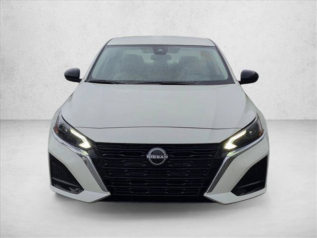Used 2025 Nissan Altima 2.5 SV FWD image 2