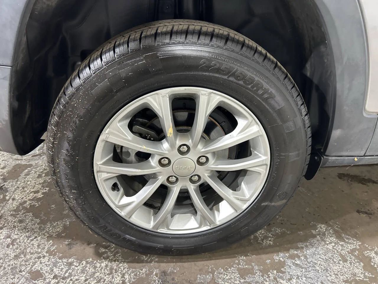 Used 2019 Jeep Cherokee Latitude w/ Popular Appearance Group FWD image 31