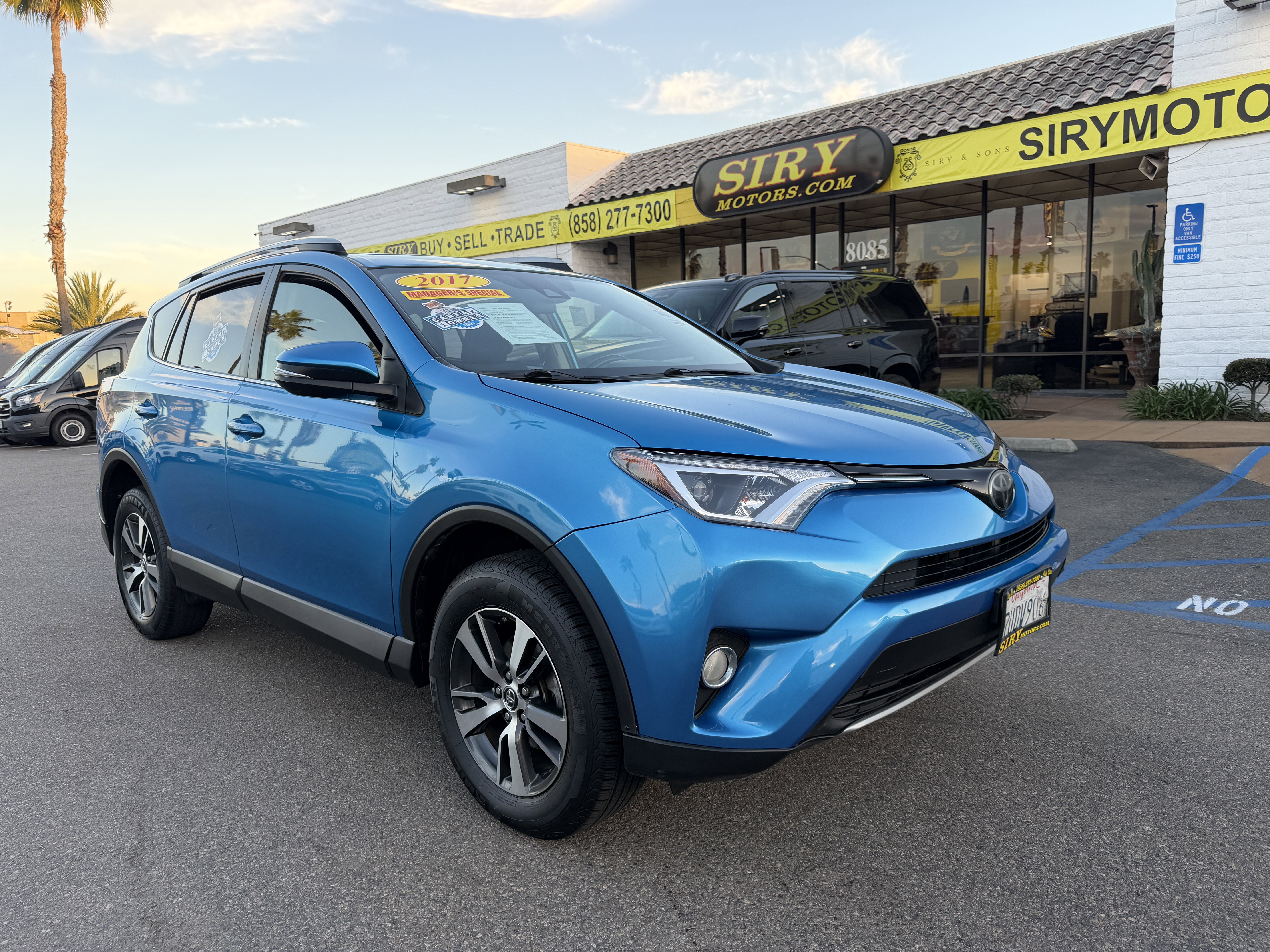 Used 2017 Toyota RAV4 XLE FWD image 1