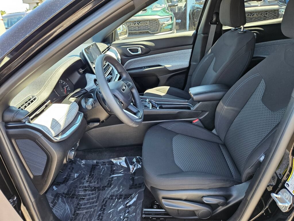 Used 2025 Jeep Compass Sport AWD/4WD image 15