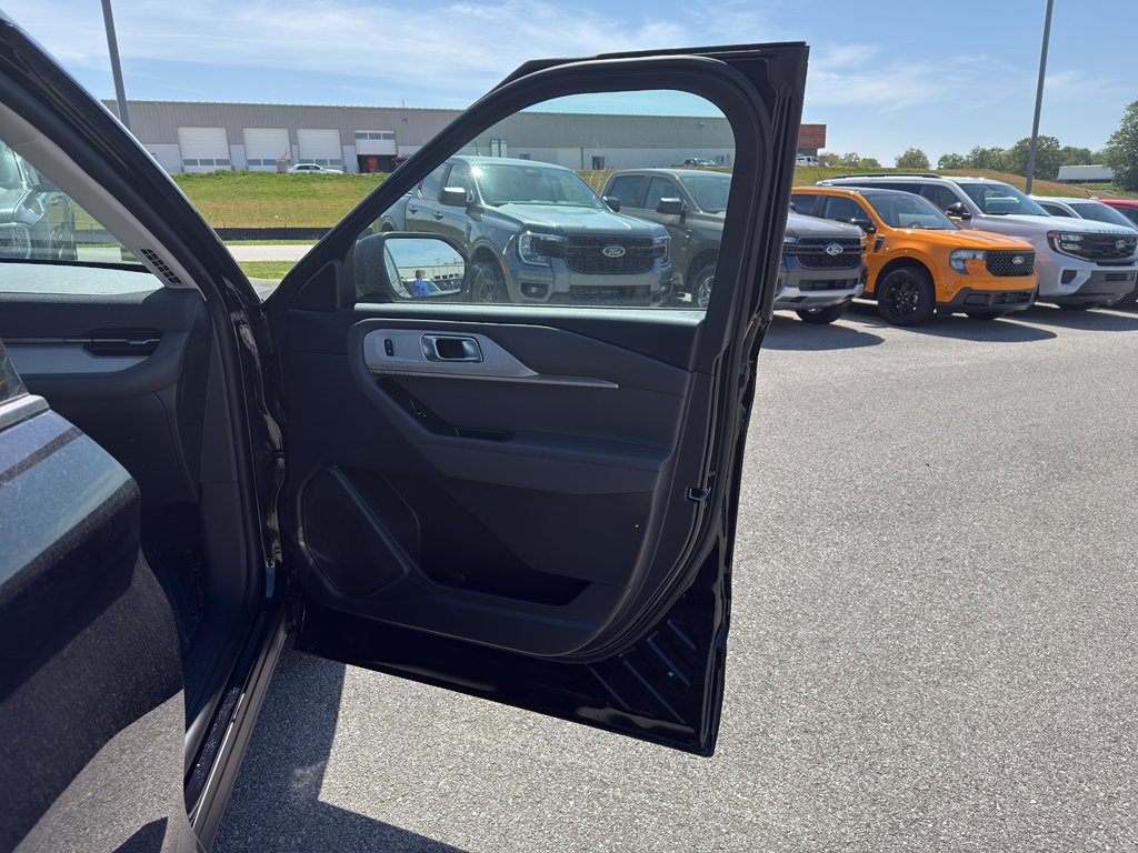 New 2026 Ford Explorer Active RWD image 22