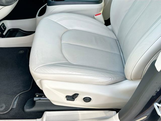 Used 2020 Chrysler Pacifica Touring-L Plus w/ Advanced Safetytec Group image 19