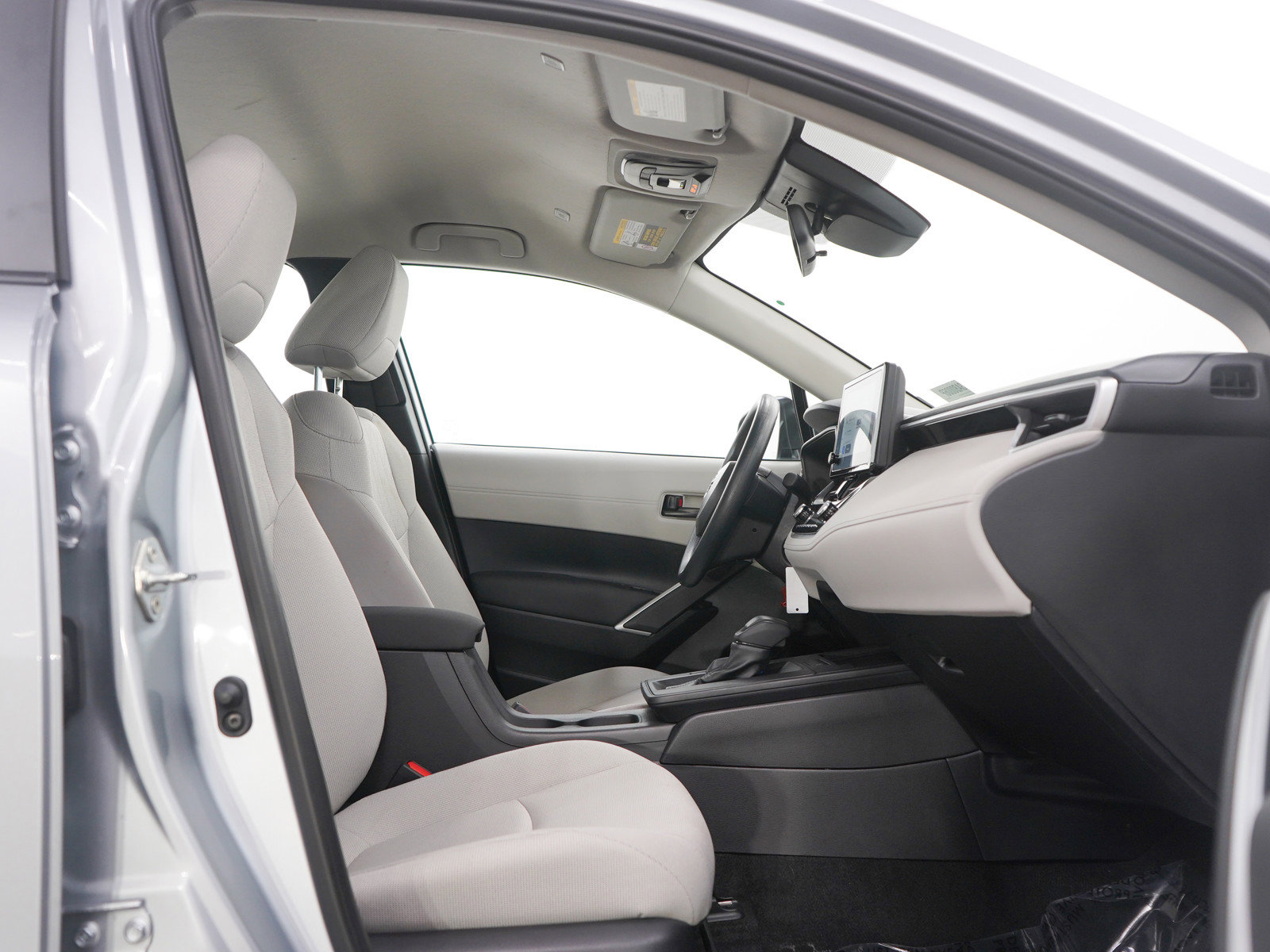 Used 2026 Toyota Corolla Cross L image 11