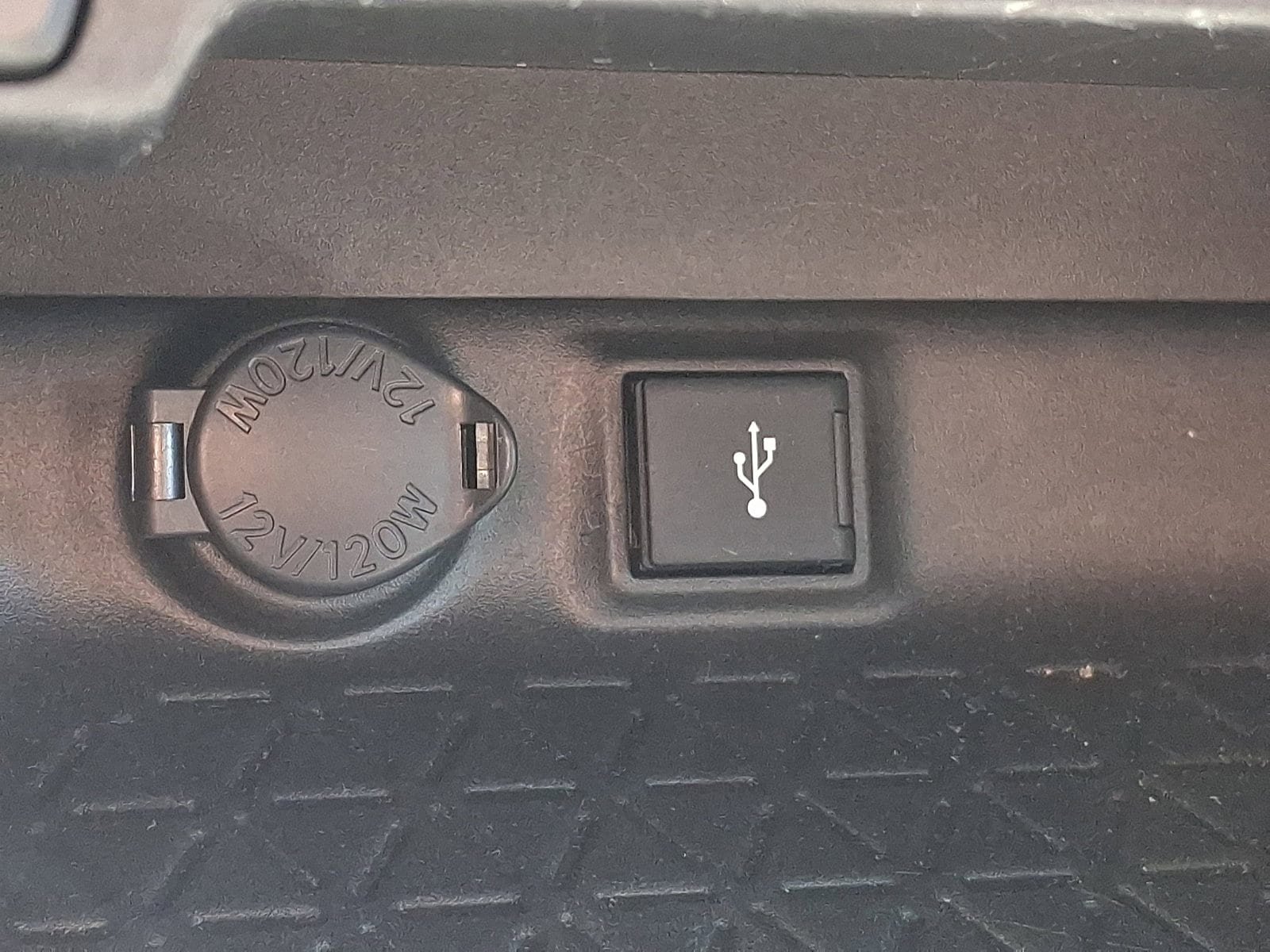 Used 2022 Toyota RAV4 LE image 22