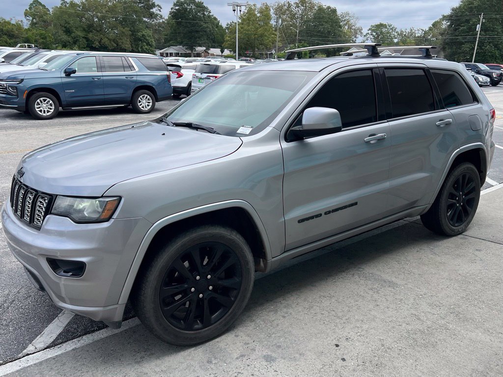 Used 2018 Jeep Grand Cherokee Altitude AWD/4WD image 17