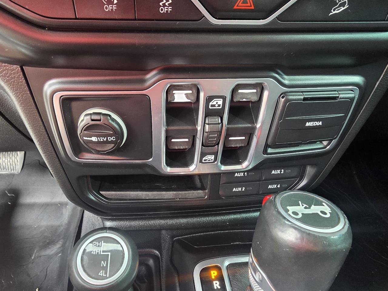 Used 2018 Jeep Wrangler Unlimited Sahara AWD/4WD image 20