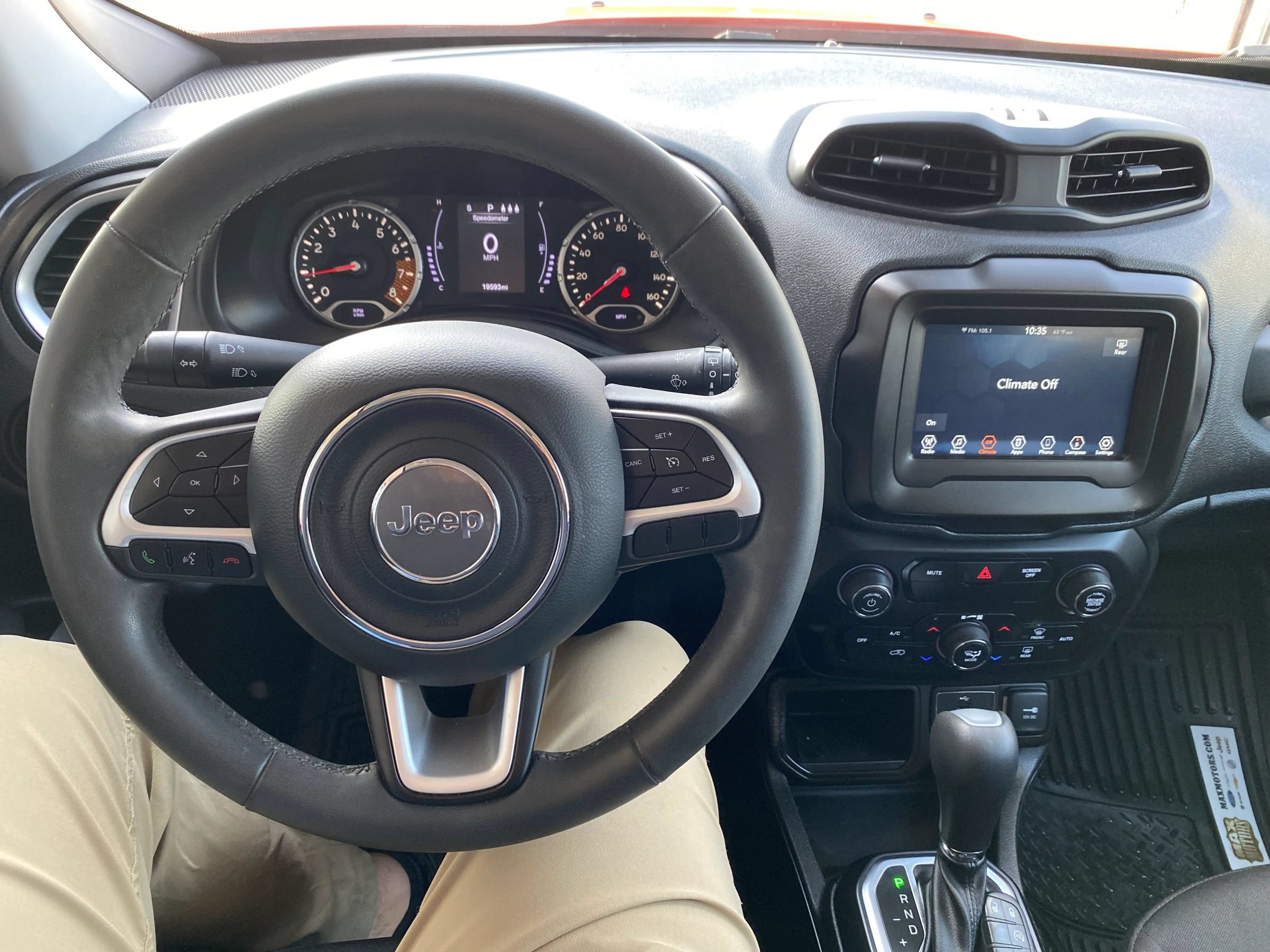 Used 2019 Jeep Renegade Latitude FWD image 13