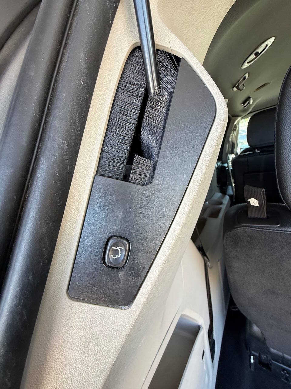 Used 2017 Dodge Grand Caravan SXT FWD image 16