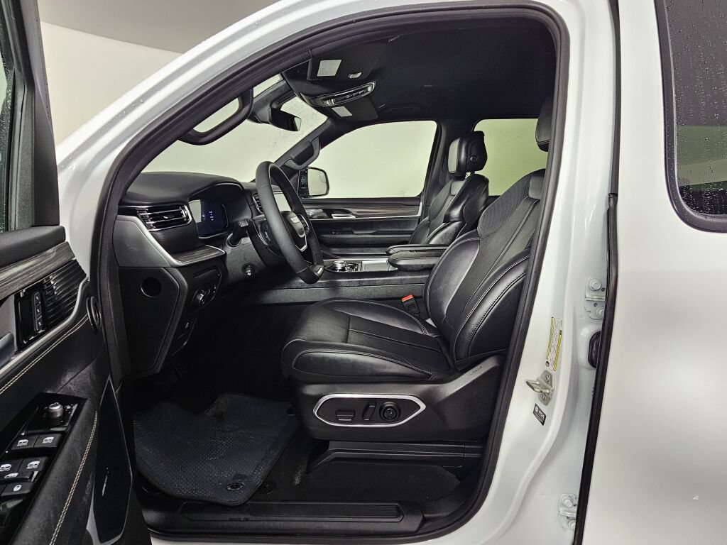 Used 2024 Jeep Wagoneer Series II AWD/4WD image 20