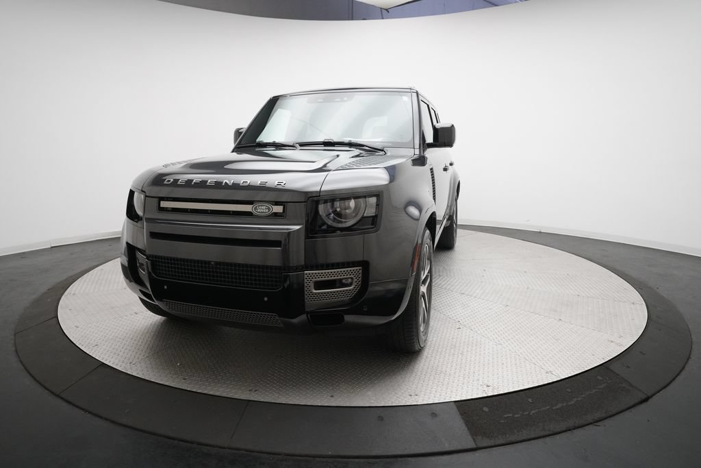 Used 2025 Land Rover Defender 110 X-Dynamic SE AWD/4WD image 12