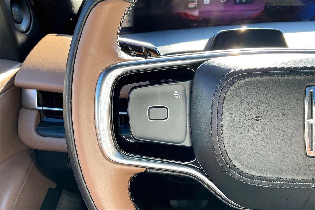 Used 2025 Lincoln Navigator Black Label image 11