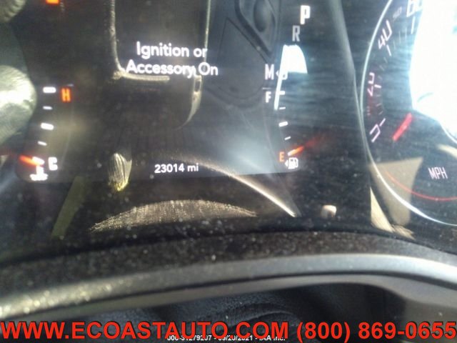 Used 2019 Dodge Challenger SXT w/ Driver Convenience Group image 7