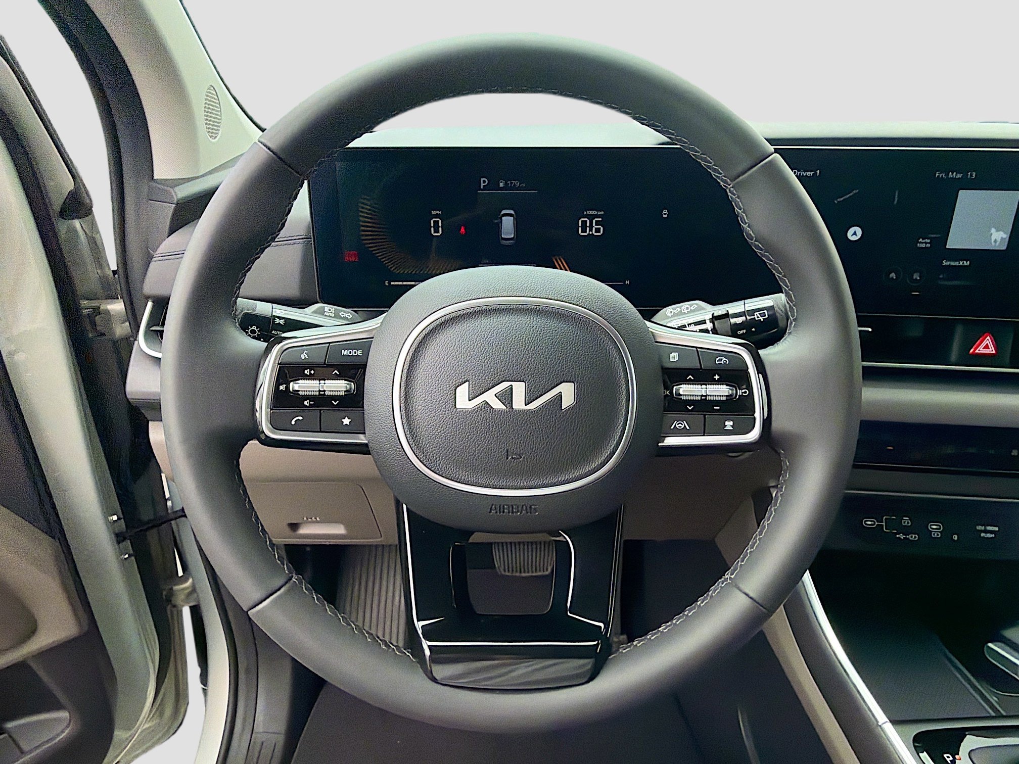 Used 2025 Kia Carnival EX image 40
