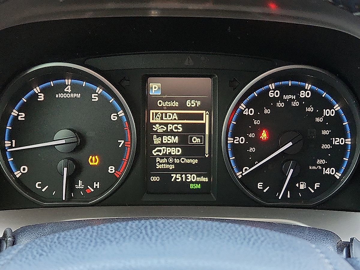 Used 2018 Toyota RAV4 XLE AWD/4WD image 10