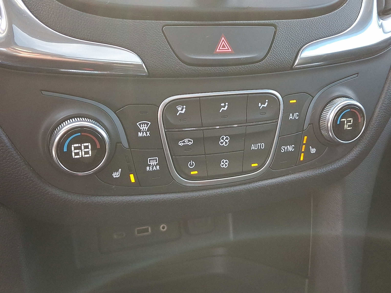 Used 2020 Chevrolet Equinox LT w/ Midnight Edition image 18