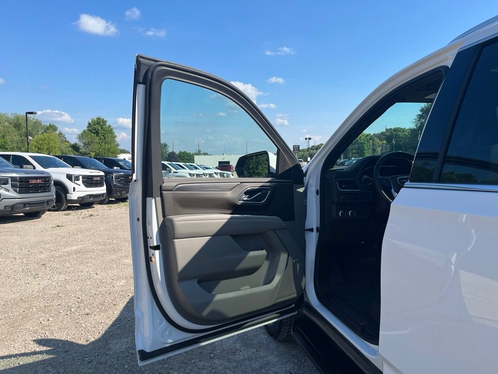 Used 2023 GMC Yukon SLT AWD/4WD image 19