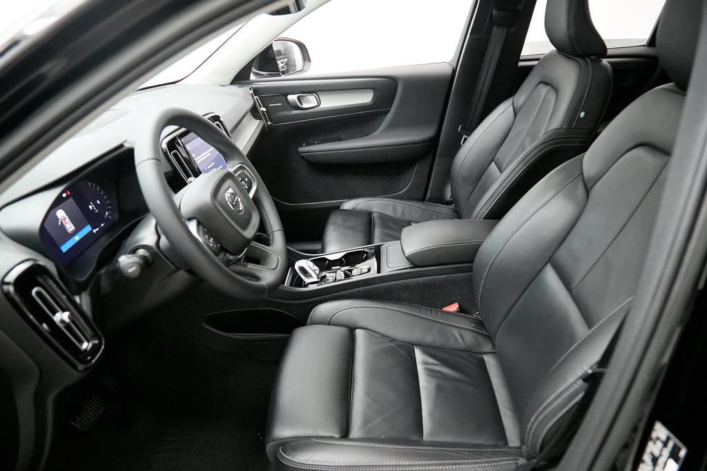 Certified 2023 Volvo XC40 B5 Plus w/ Driver Assist Package AWD/4WD image 19