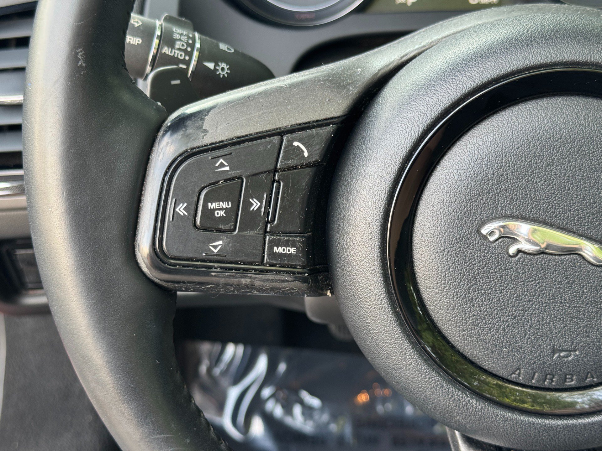 Used 2014 Jaguar F-TYPE Convertible RWD image 39