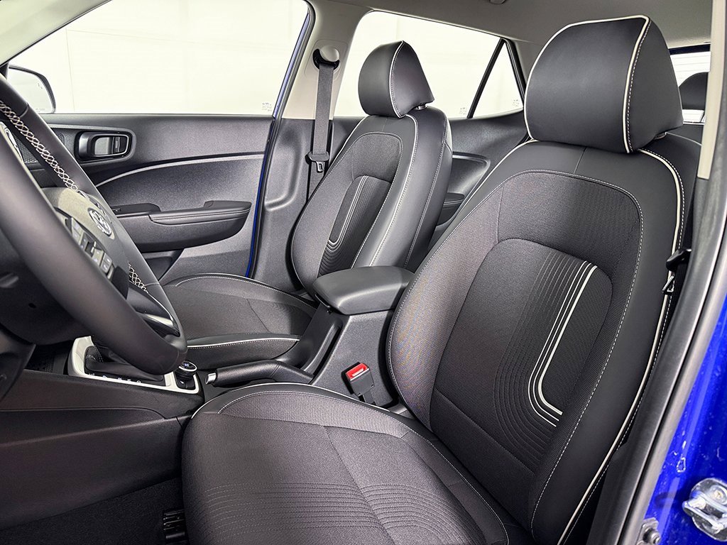 Used 2025 Hyundai Venue Limited image 25