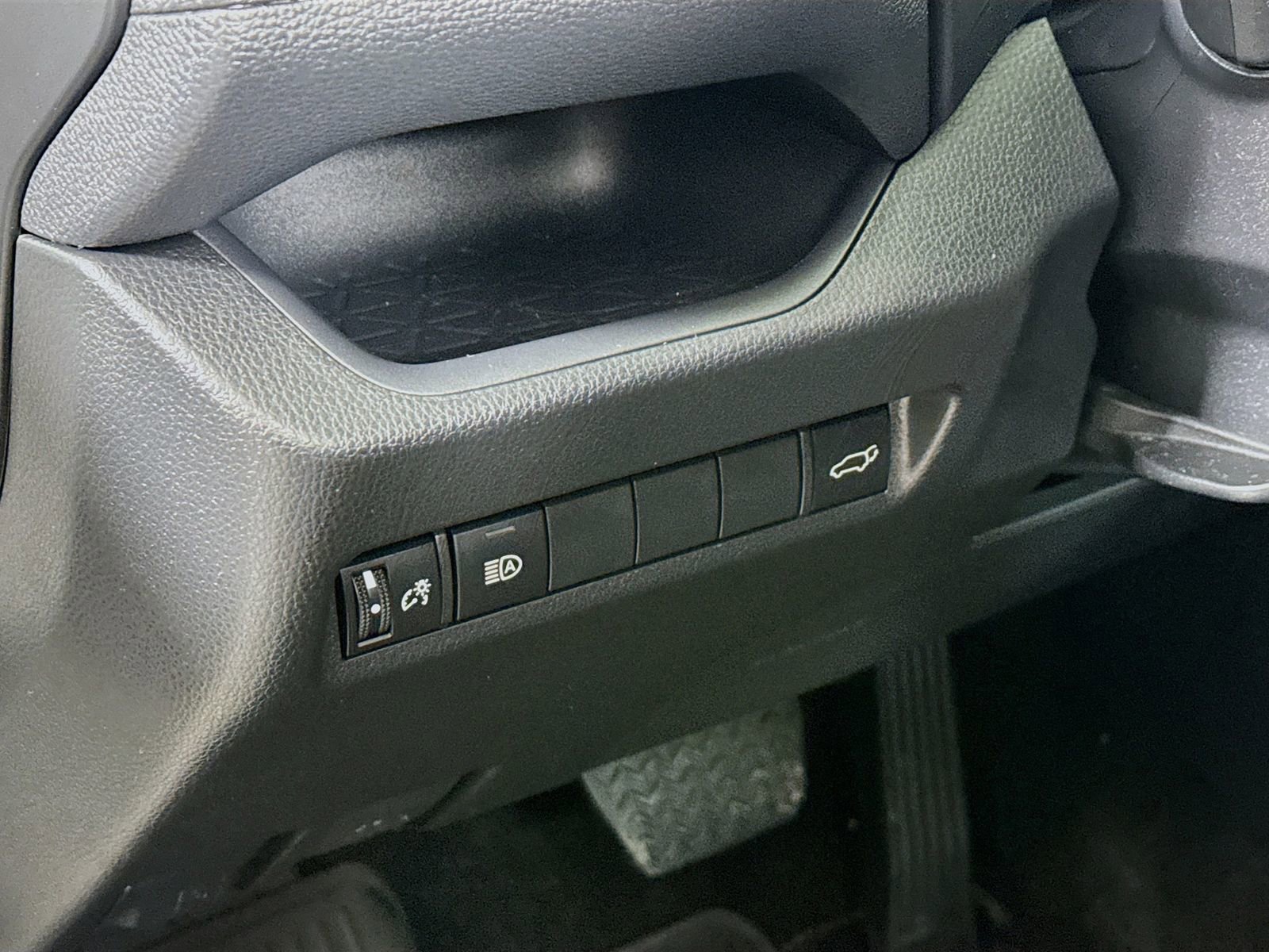 Used 2023 Toyota RAV4 XLE w/ Convenience Package image 8