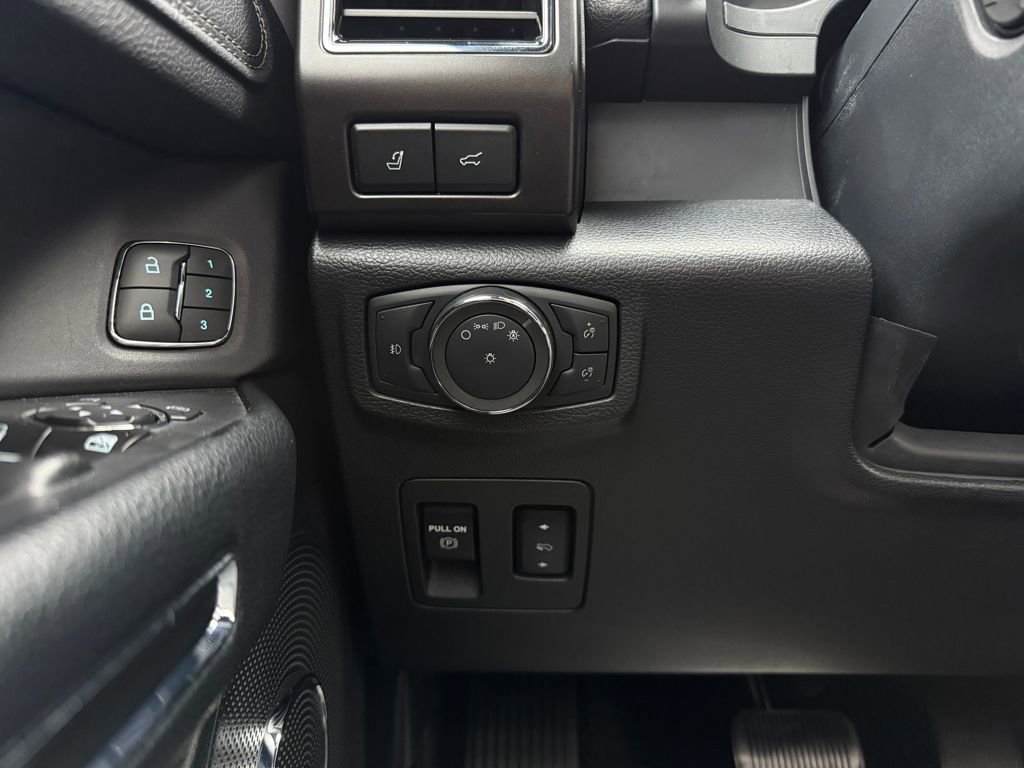 Used 2021 Ford Expedition Max Limited image 17