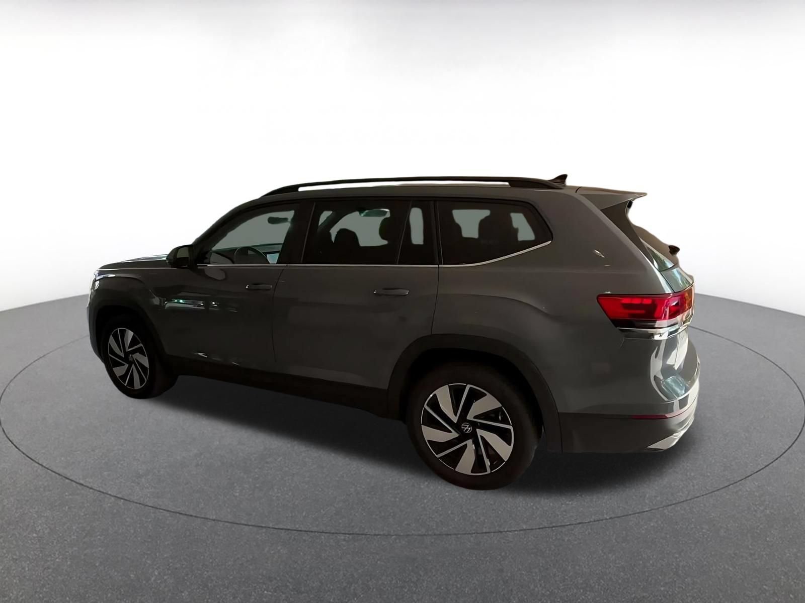 Used 2026 Volkswagen Atlas SE FWD image 8