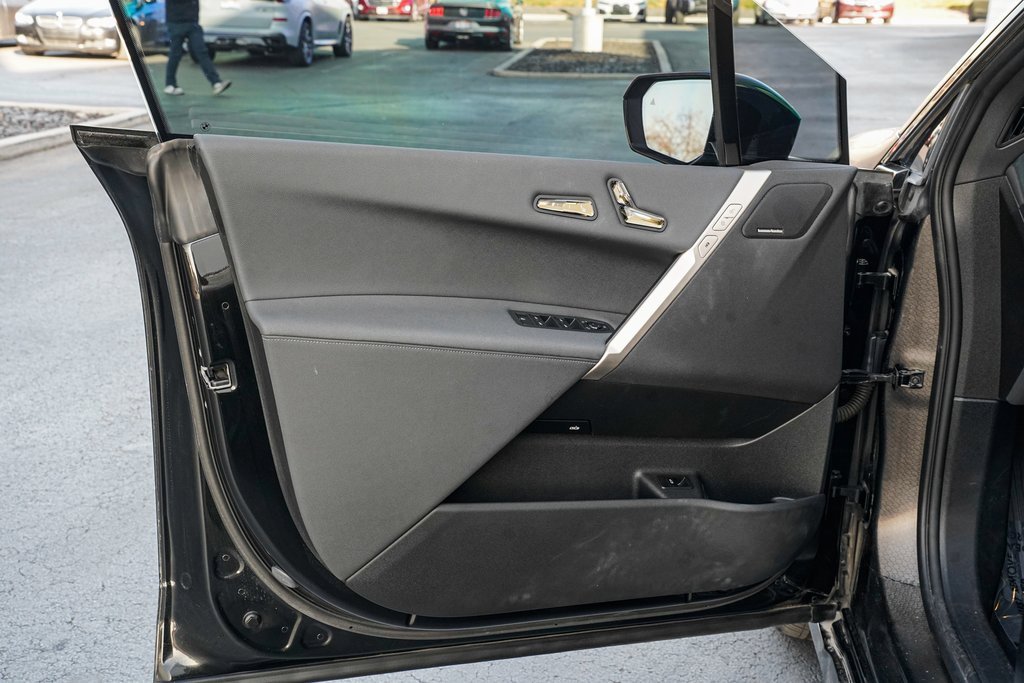 Used 2024 BMW iX xDrive50 w/ Premium Package image 9