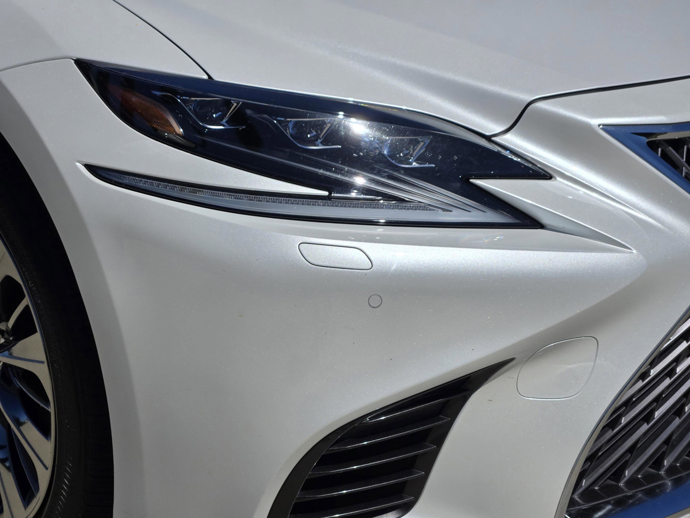 Used 2020 Lexus LS 500 w/ Interior Upgrade Package image 37