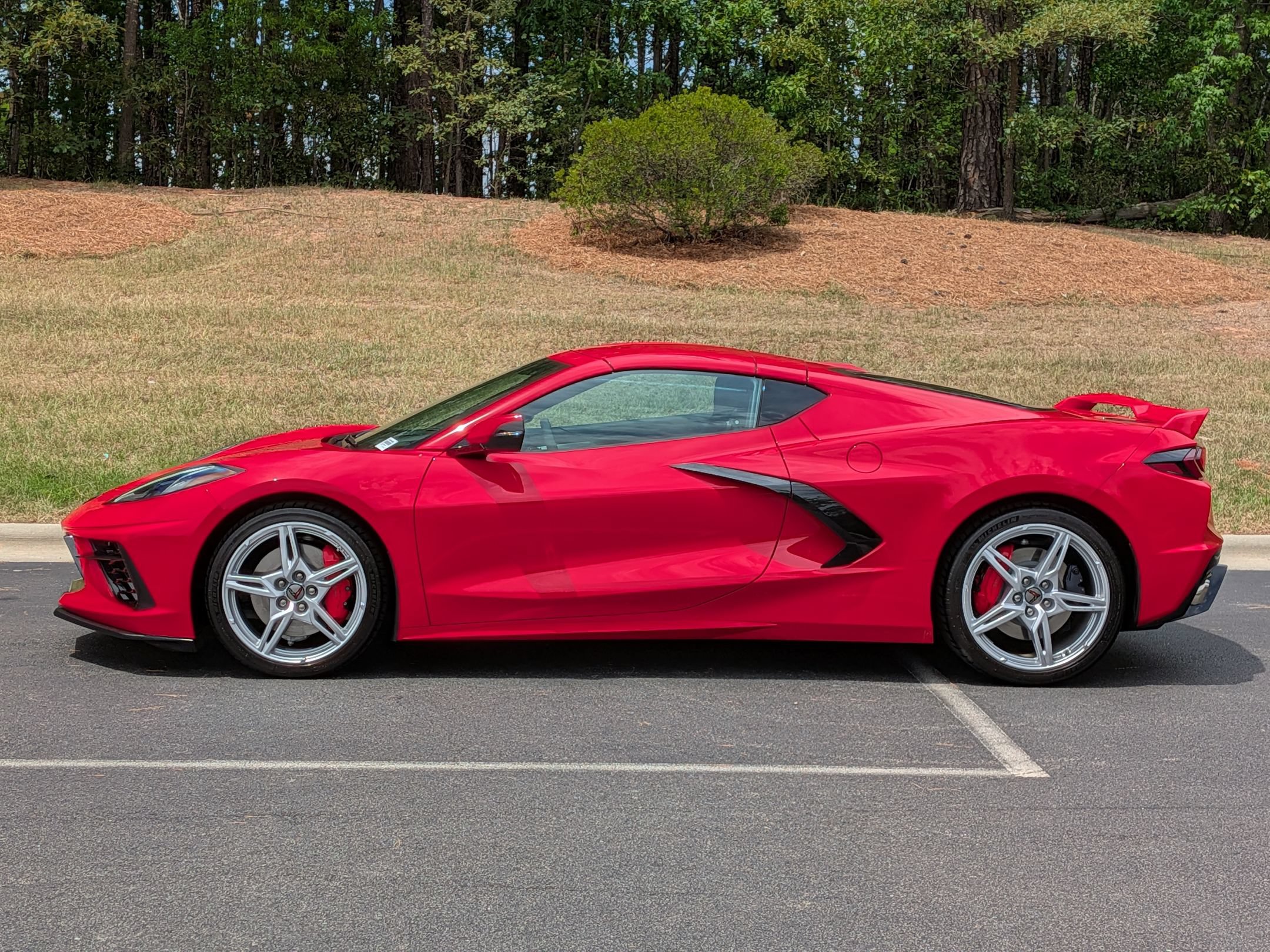 Used 2021 Chevrolet Corvette Stingray Premium Cpe w/ Z51 Performance Package RWD image 2
