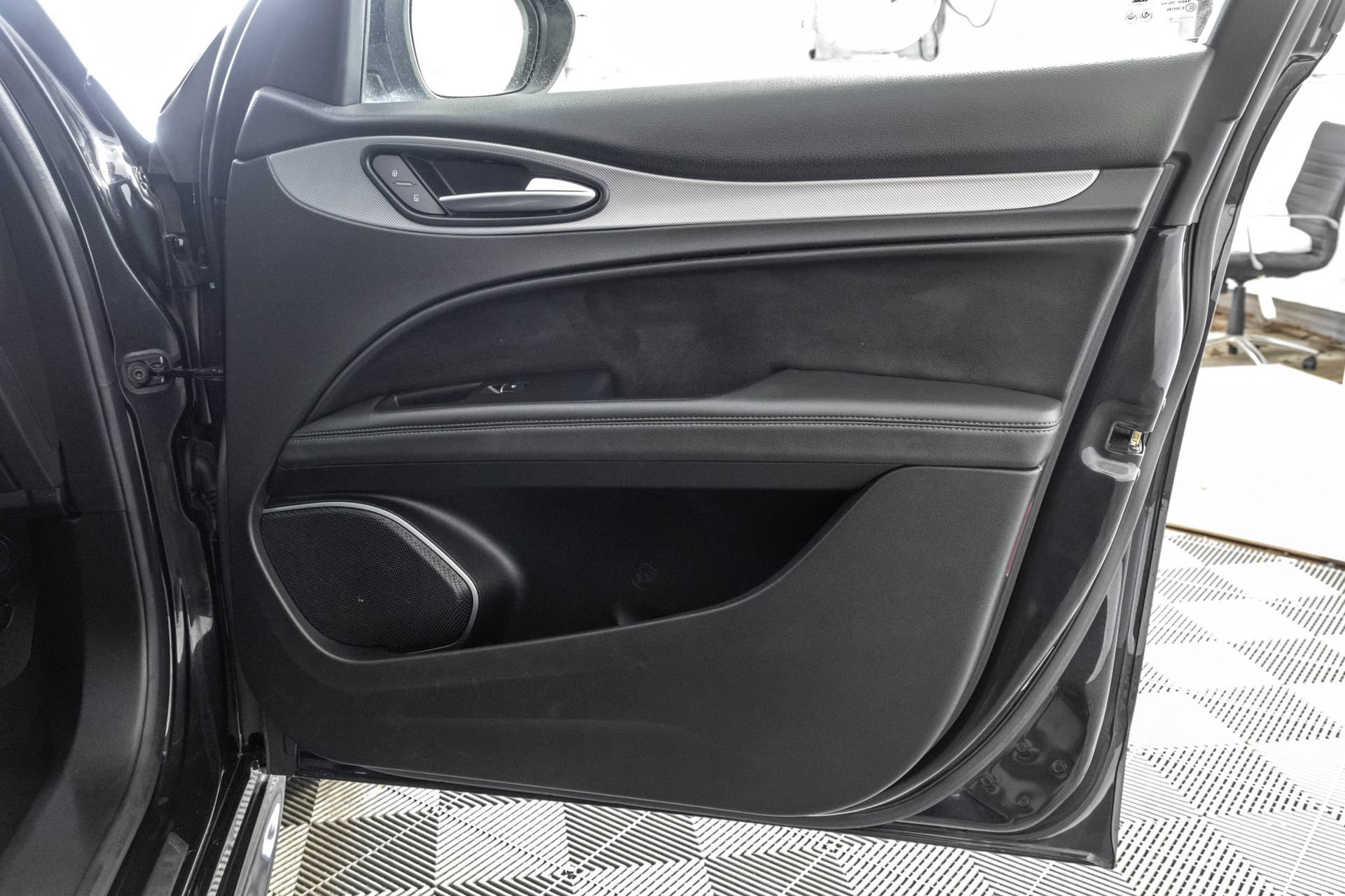 Used 2023 Alfa Romeo Stelvio Veloce AWD/4WD image 44