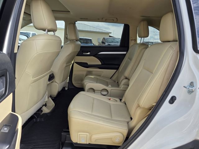 Used 2017 Toyota Highlander XLE AWD/4WD image 16