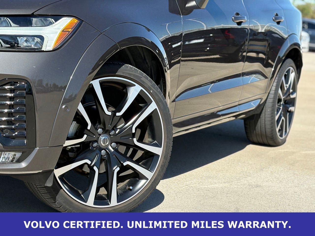 Certified 2024 Volvo XC60 B5 Ultimate image 12