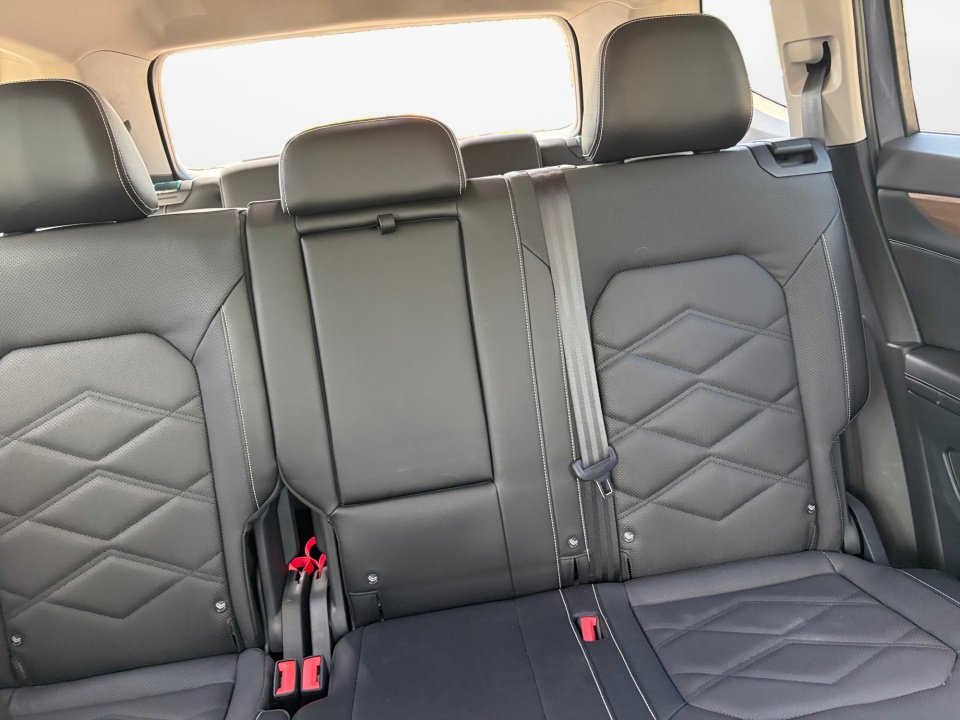 Used 2024 Volkswagen Atlas SE AWD/4WD image 15