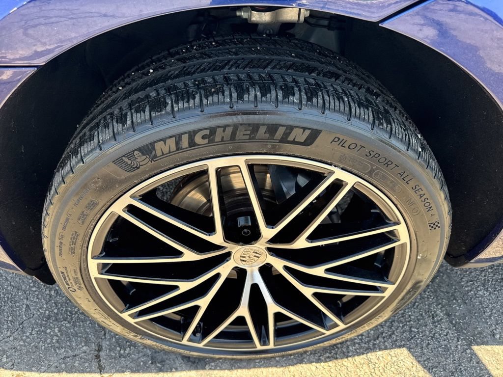 Used 2024 Porsche Macan w/ Smoking Package AWD/4WD image 44